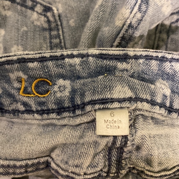 Woman’s Jean shorts - Picture 4 of 4